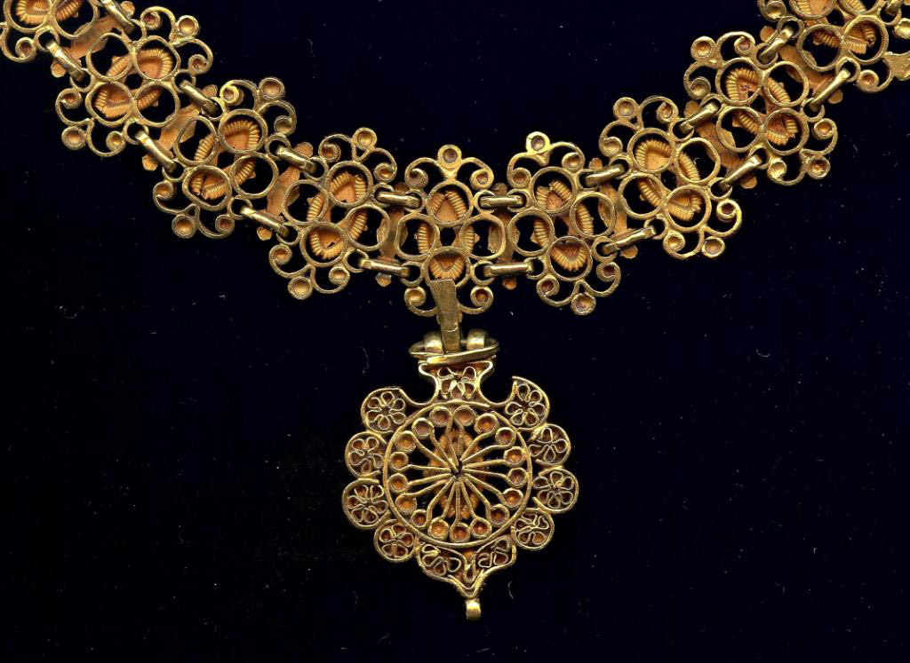 18 Kt Gold Necklace 