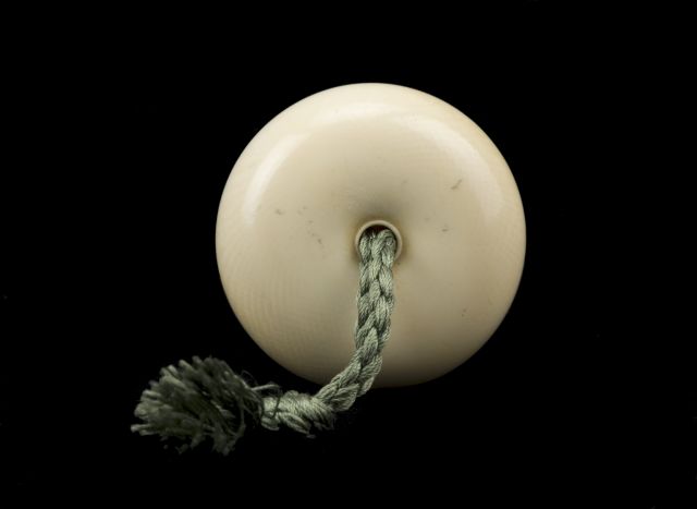 Gold and Ivory Kagamibuta with Ho (Phoenix) Bird