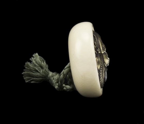 Gold and Ivory Kagamibuta with Ho (Phoenix) Bird