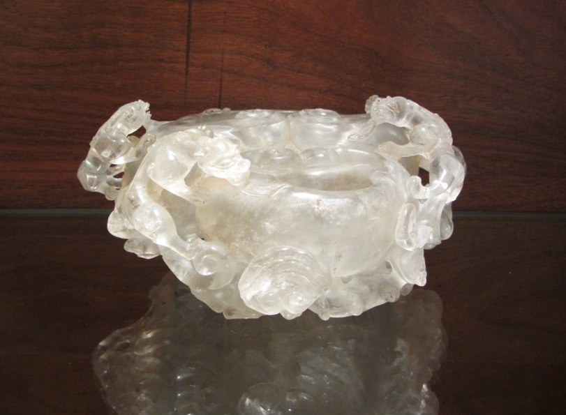 Quartz Water Coupe with Schilong and Lingzhi Fungus